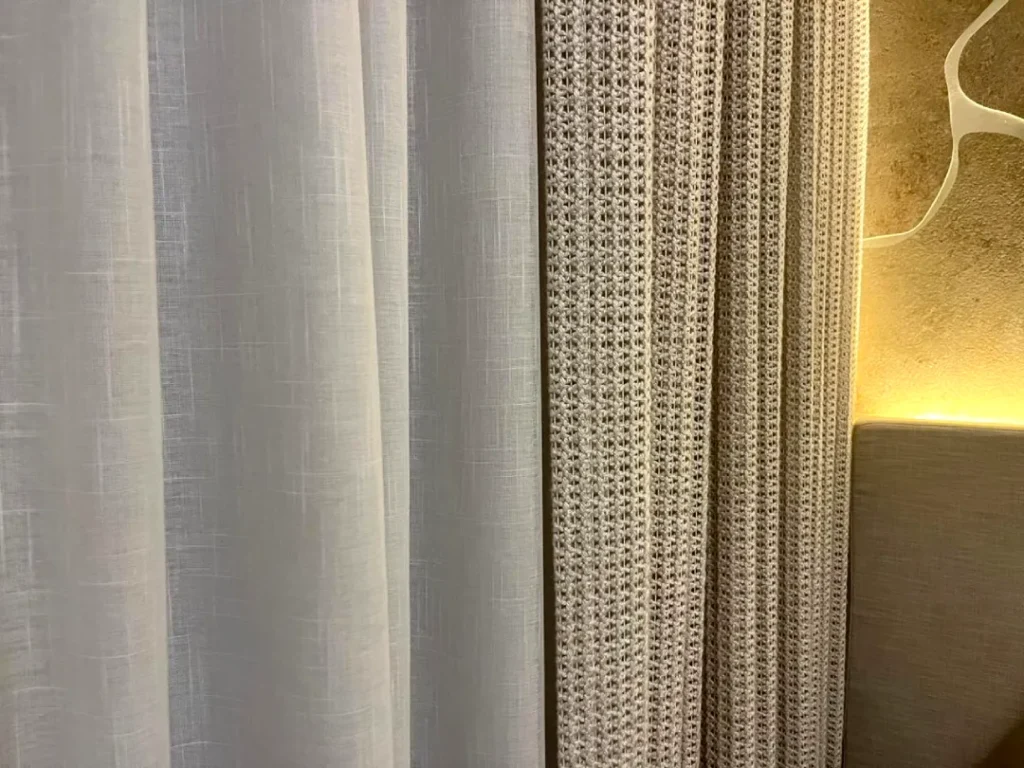 Cortina Wave na Gaze de Linho com Xale em Tricô